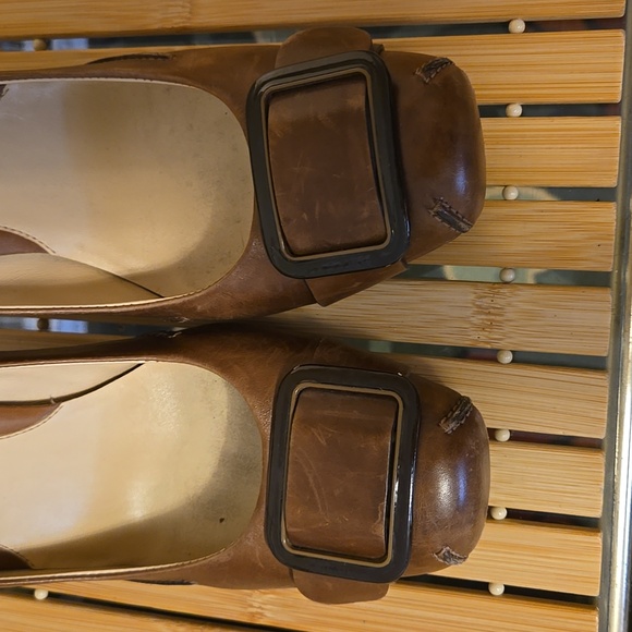 Cole Haan brown leather heels with pilgrim buckle - Picture 11 of 11